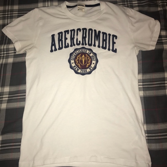 Abercrombie & Fitch - Picture 1 of 4